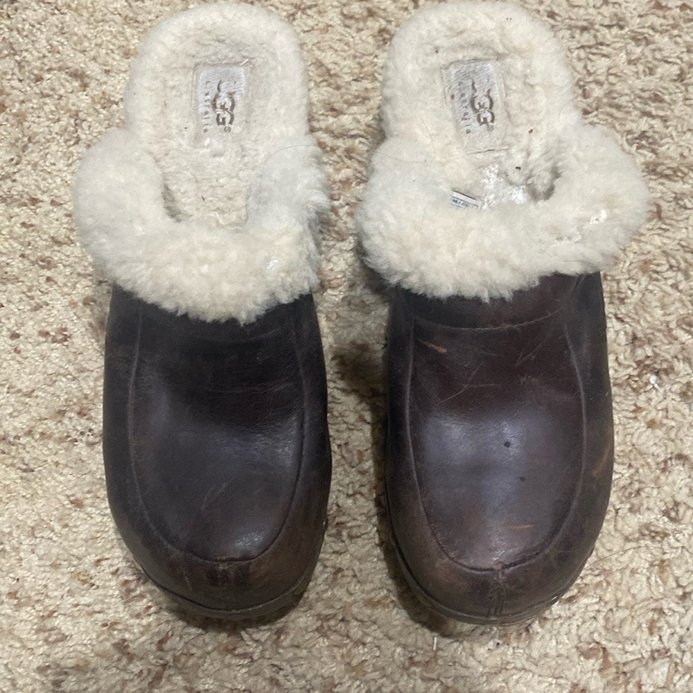 Ugg brown clogs 8